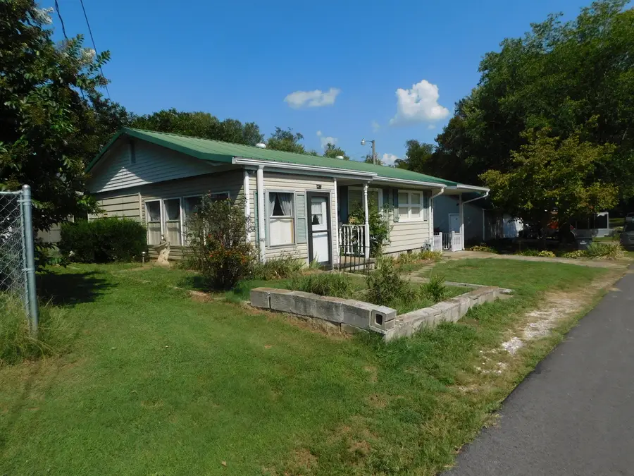 401 Nichols Street, Princeton, KY 42445 - #2