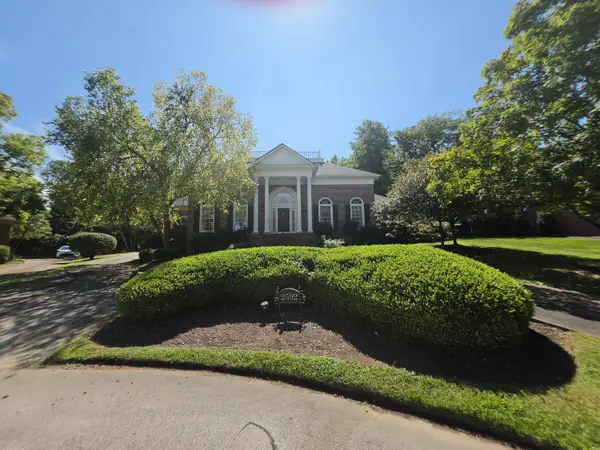 2392 The Woods Lane, Lexington, KY 40502