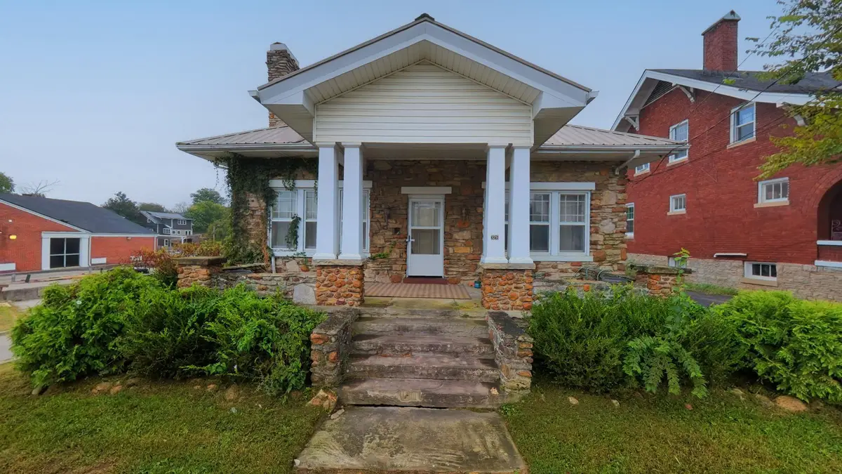 326 W Lexington Avenue, Winchester, KY 40391 - #1