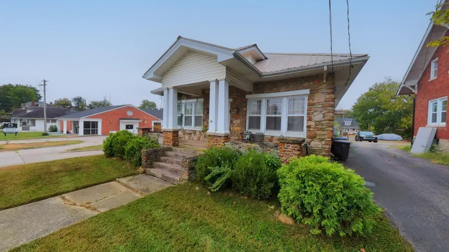 326 W Lexington Avenue, Winchester, KY 40391 - #2