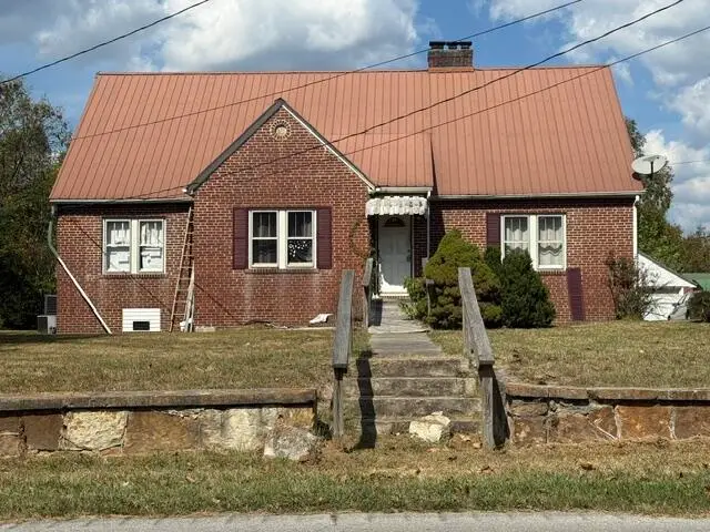 112 W Williamsburg Street, Whitley City, KY 42653 - #1