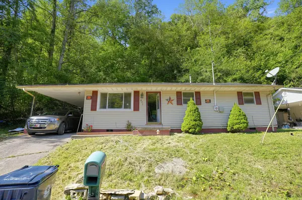 871 6th Street, Paintsville, KY 41240