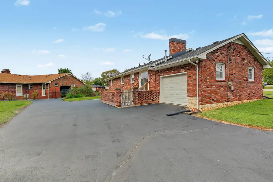 1144 Rodes Drive, Bowling Green, KY 42104 - #3