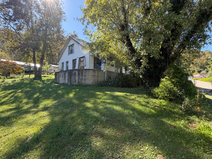 120 Harlan Street, Evarts, KY 40828 - #3
