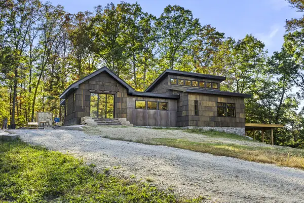 34 Jubilee Way, Zoe, KY 41397