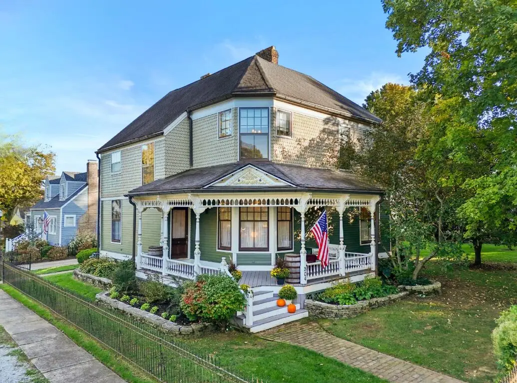 304 S Winter Street, Midway, KY 40347 - #1