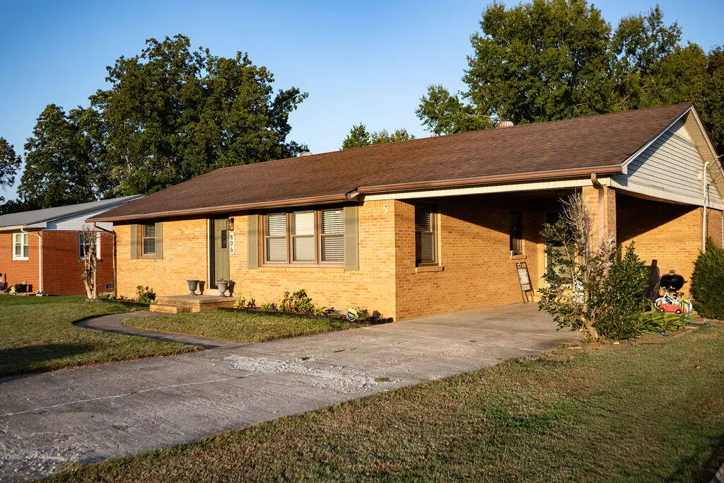 806 Mason Street, Mayfield, KY 42066 - #1
