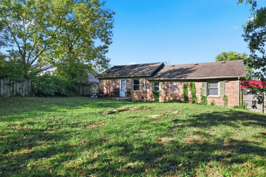 105 Oakwood Drive, Nicholasville, KY 40356 - #2