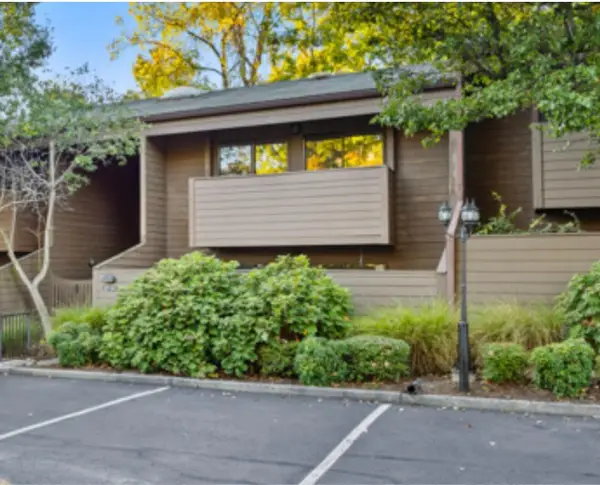 750 Shaker Drive #404, Lexington, KY 40504