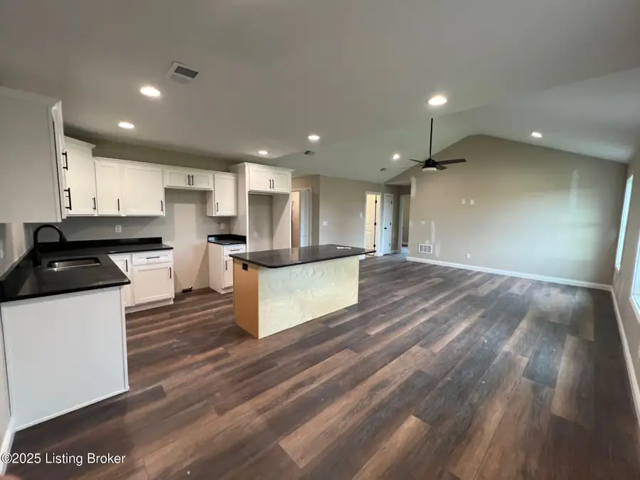 106 New Orleans Ct, Taylorsville, KY 40071 - Image #3