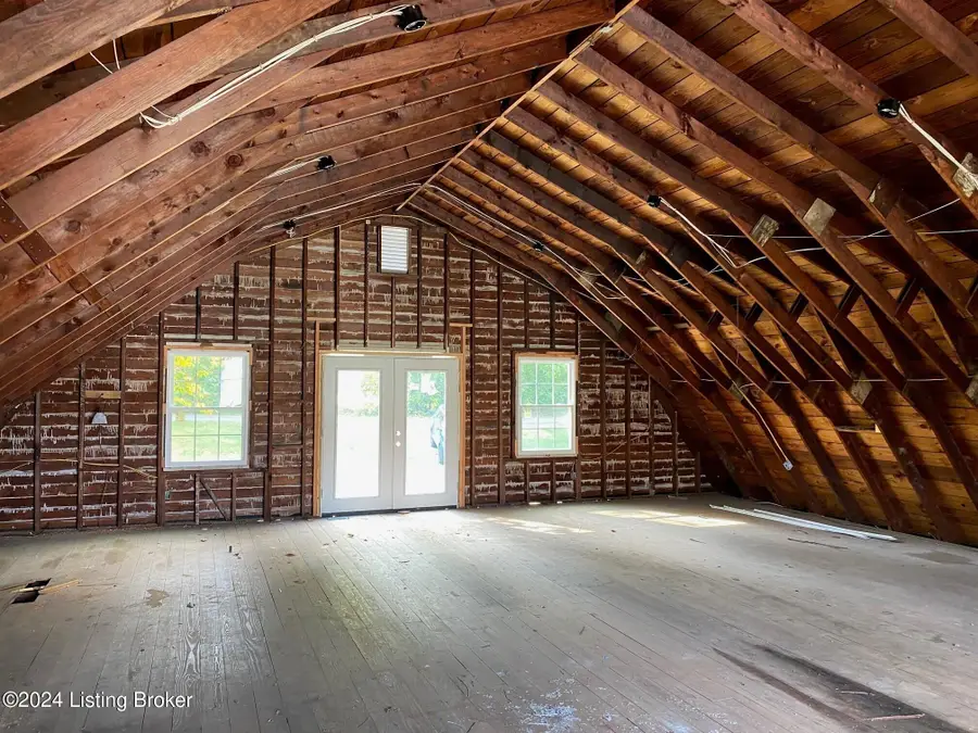 5663 W Indian Trail, Louisville, KY 40214 - Image #2