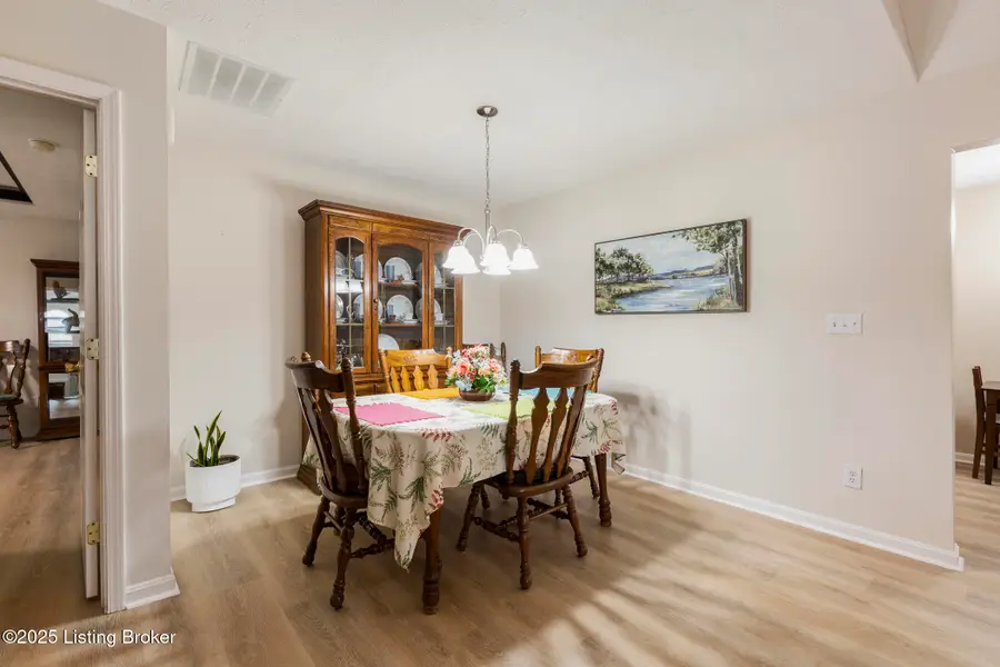 11418 Ridge Lake Dr, Louisville, KY 40272 - Image #3