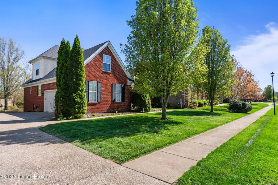 679 Ashbourne Dr, Shelbyville, KY 40065 - Image #2