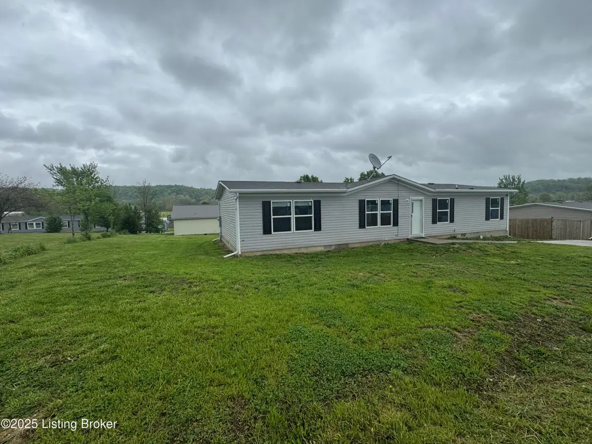 18 Robert St, Carrollton, KY 41008 - Image #1