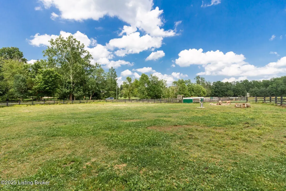 12404 Lucas Ln, Anchorage, KY 40223 - Image #1