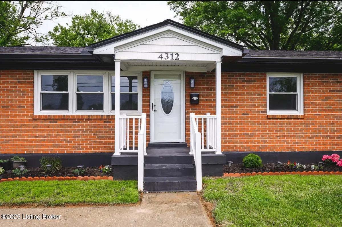 4312 Winter Garden Ct, Louisville, KY 40218 - Image #1