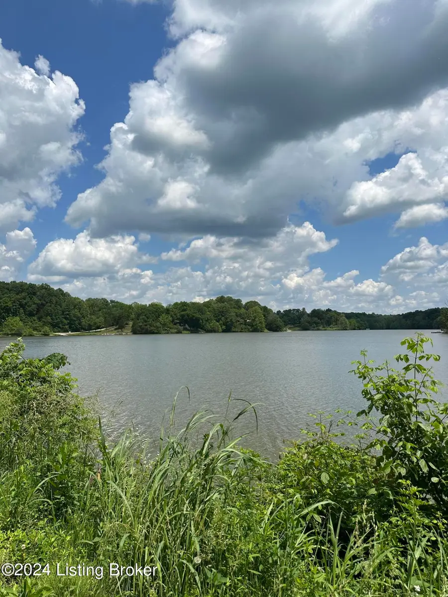 202 Lakeview Dr, New Haven, KY 40051 - Image #2