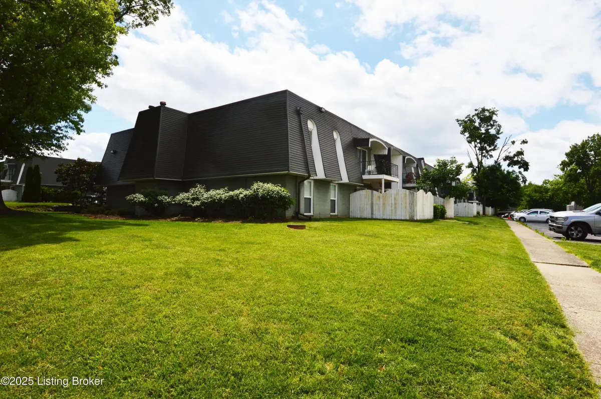 1116 La Fontenay Ct, Louisville, KY 40223 - Image #1
