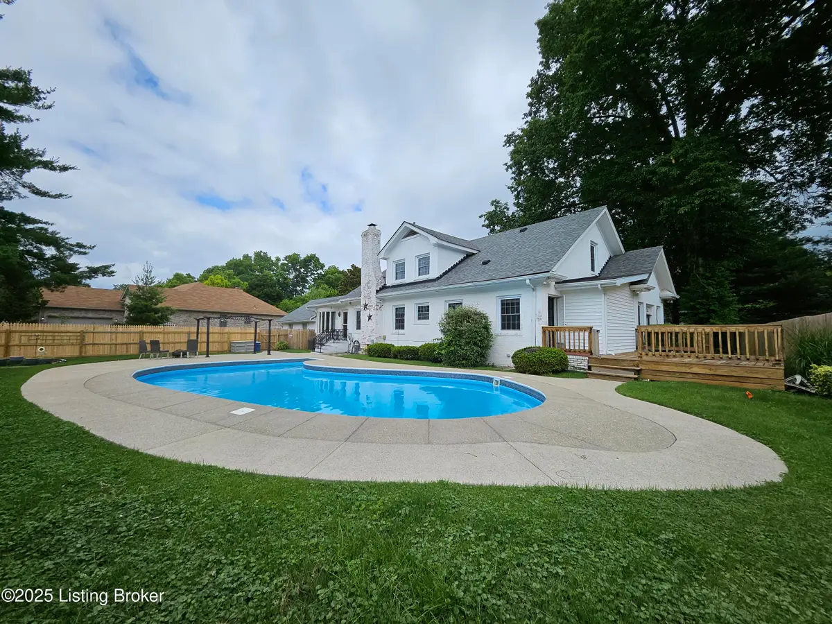 8412 Oxford Woods Ct, Louisville, KY 40222 - Image #1