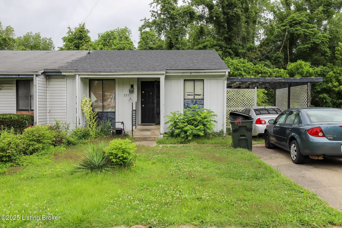 235 Eagle Pass Dr, Radcliff, KY 40160 - Image #1