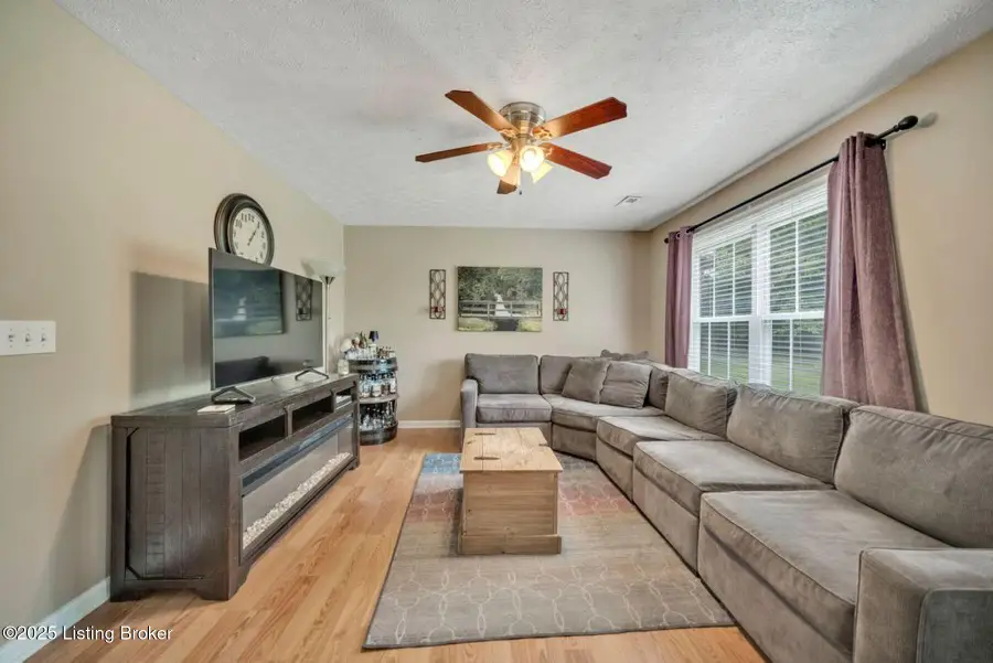 9415 Bayberry Green Ln, Louisville, KY 40291 - Image #2