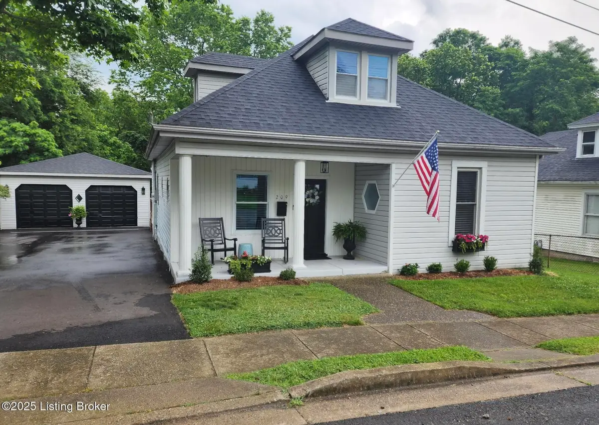 209 N Cedar St, La Grange, KY 40031 - Image #1