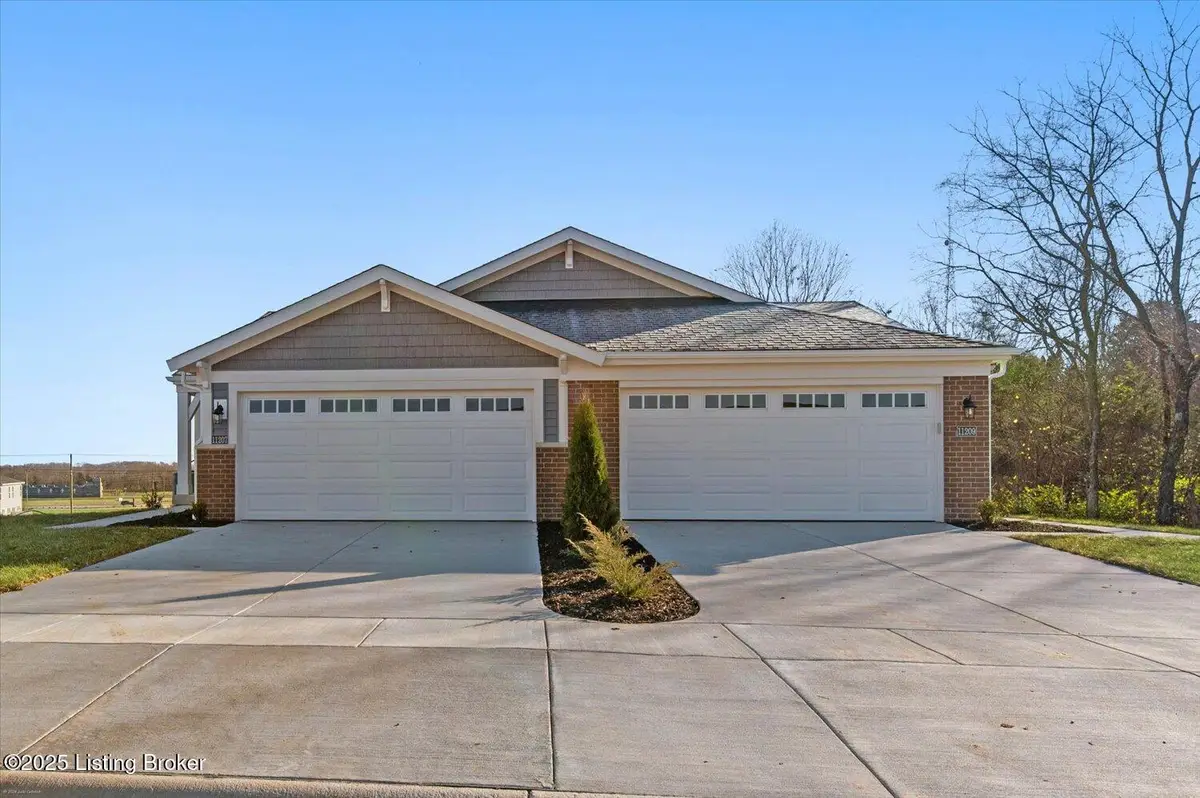 11207 Breezeway St #61A, Louisville, KY 40291 - Image #1