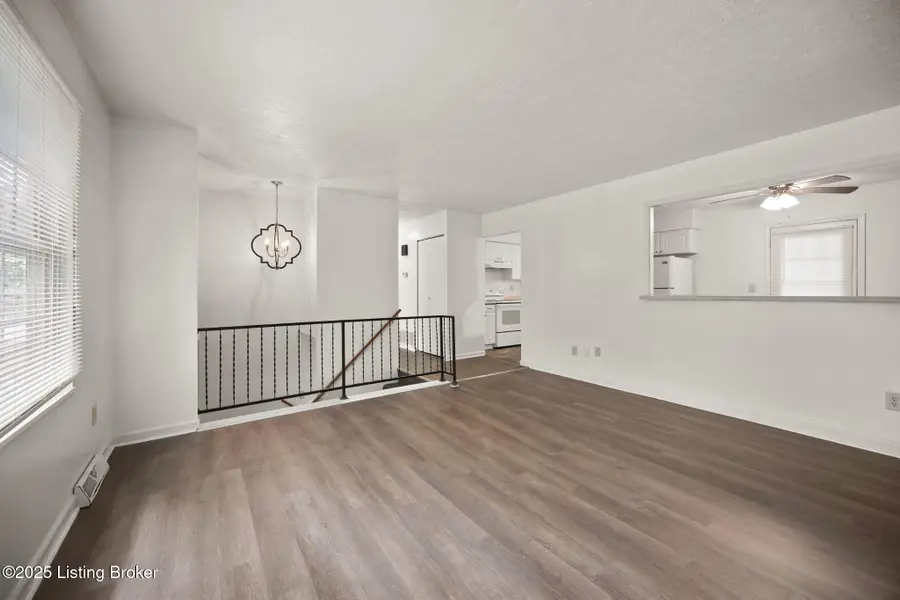 547 Wyandot Ct, Radcliff, KY 40160 - Image #2