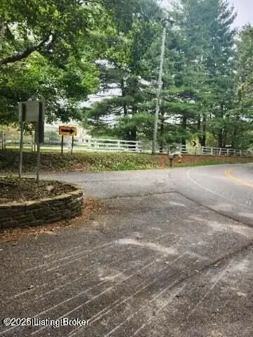 8 Wolf Pen Ln, Prospect, KY 40059