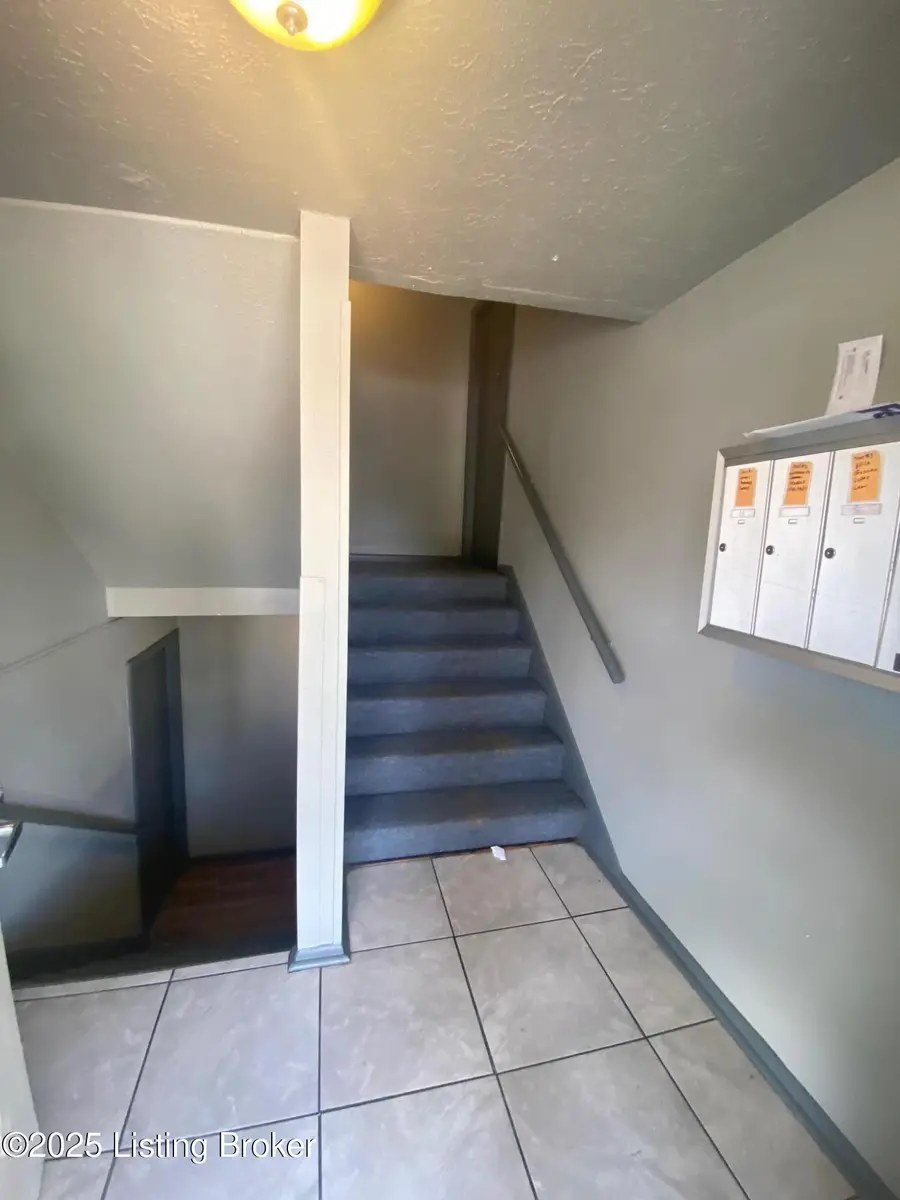 3407, 3411 Prestwood Dr, Louisville, KY 40219 - Image #3