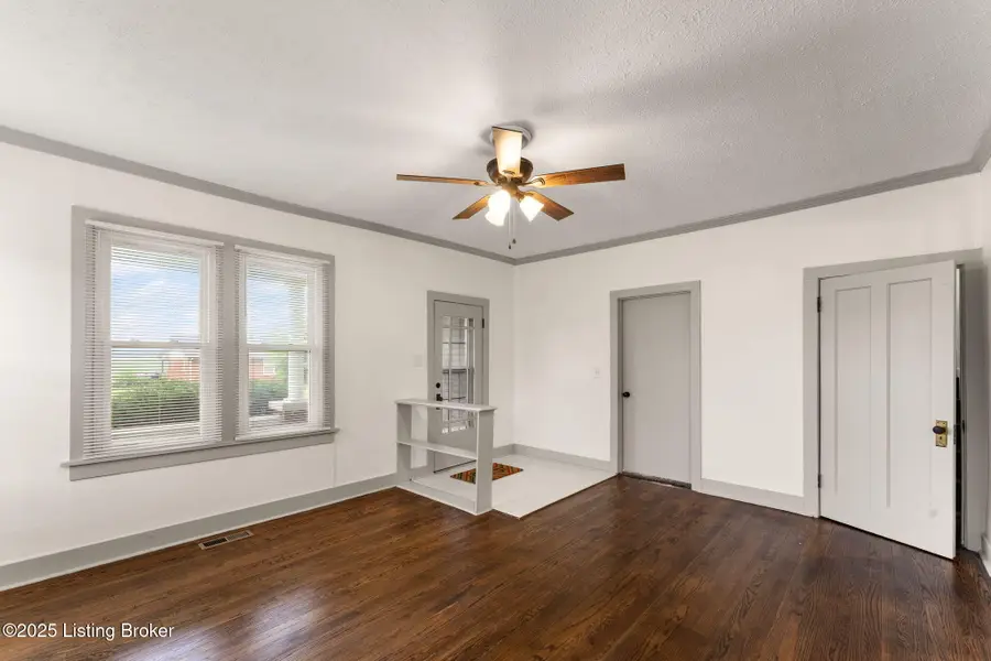 303 E Fourth St, Smiths Grove, KY 42171 - Image #2