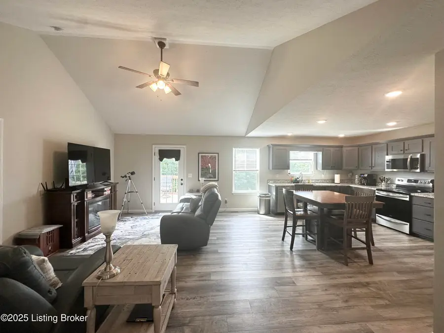 461 High St, New Haven, KY 40051 - Image #2