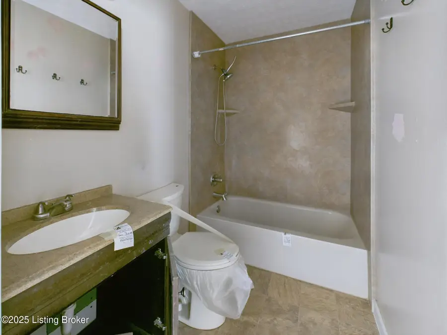 5003 Kendall Rd, Louisville, KY 40272 - Image #3