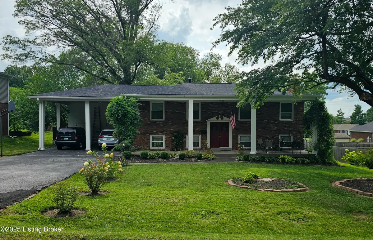 102 Sunset Dr, La Grange, KY 40031 - Image #1