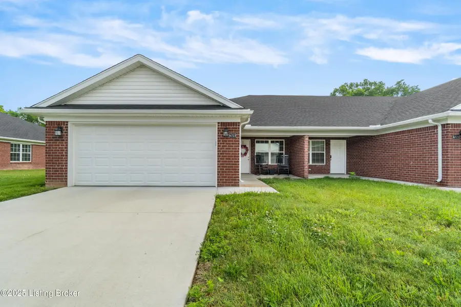 6723 Eagle Wood Dr, Louisville, KY 40272 - Image #2