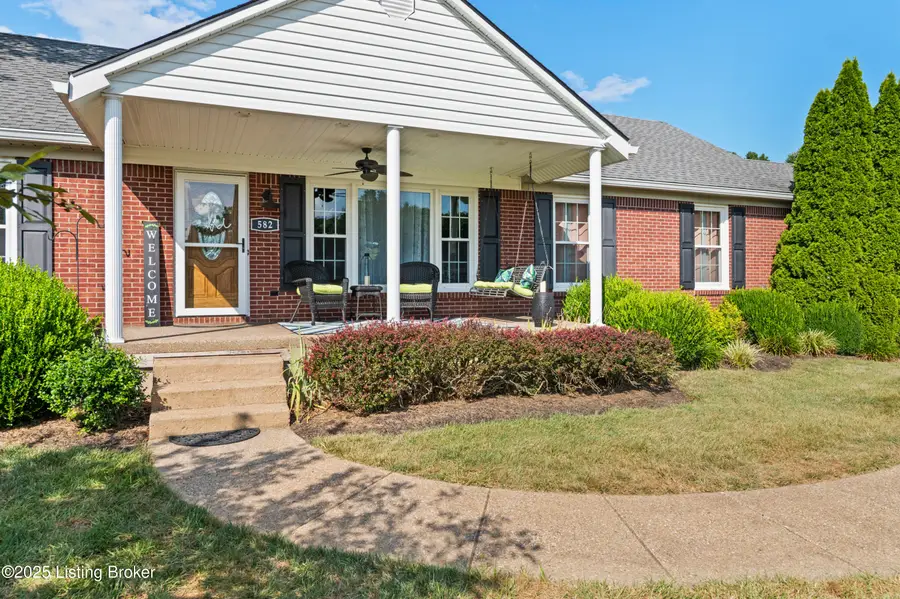 582 Shulthise Ln, Shepherdsville, KY 40165 - Image #2