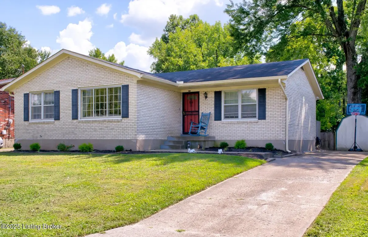 3712 Pinecroft Dr, Louisville, KY 40219 - Image #1