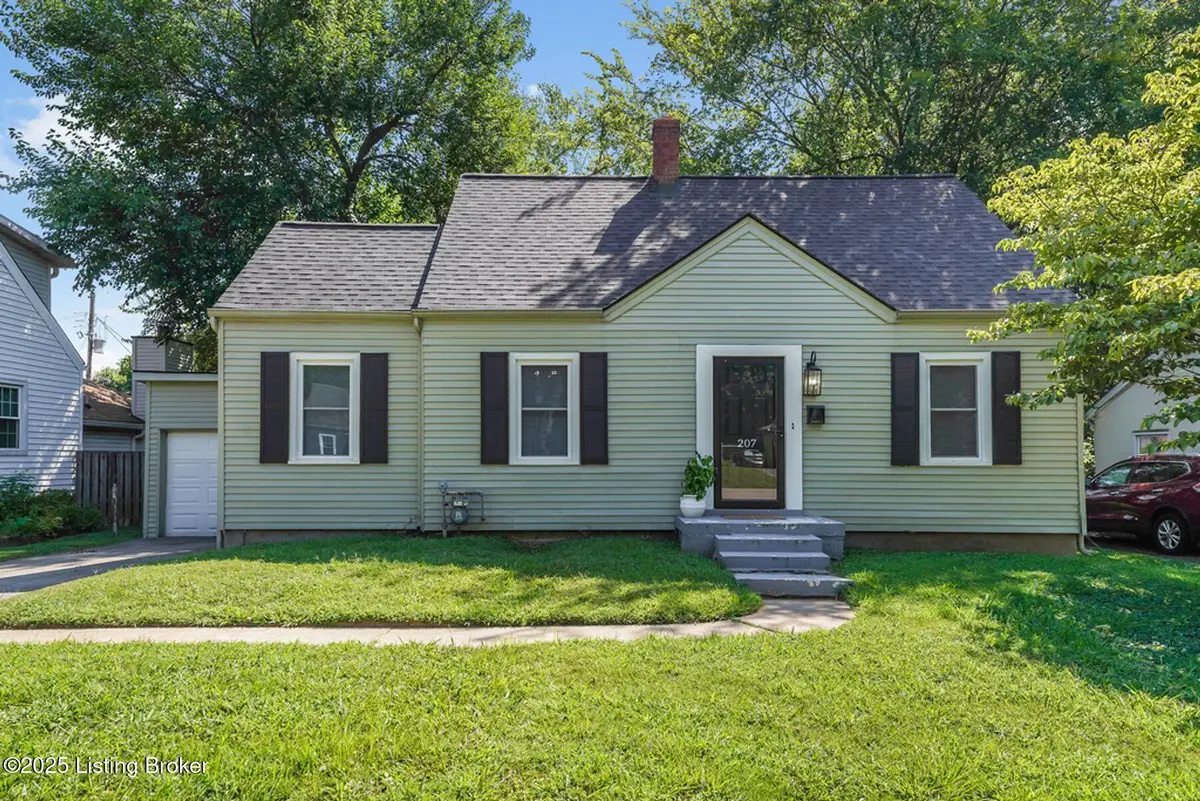 207 Mcarthur Dr, Louisville, KY 40207 - Image #1