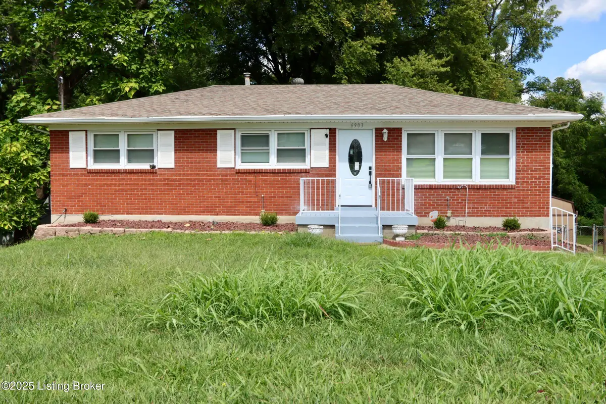 6903 Rock Hollow Dr, Louisville, KY 40219 - Image #1