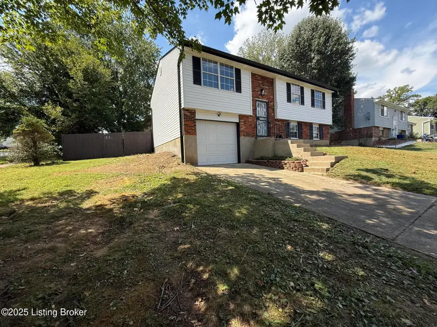 9000 John Paul Ct, Louisville, KY 40229 - Image #3