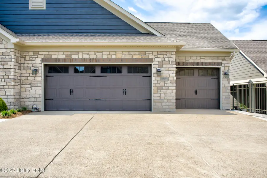 17121 Farrier Dr, Louisville, KY 40245 - #3