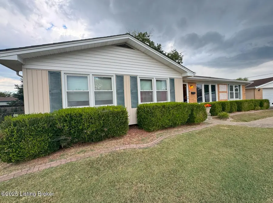 8800 Gladstonberry Pl, Louisville, KY 40258 - Image #3