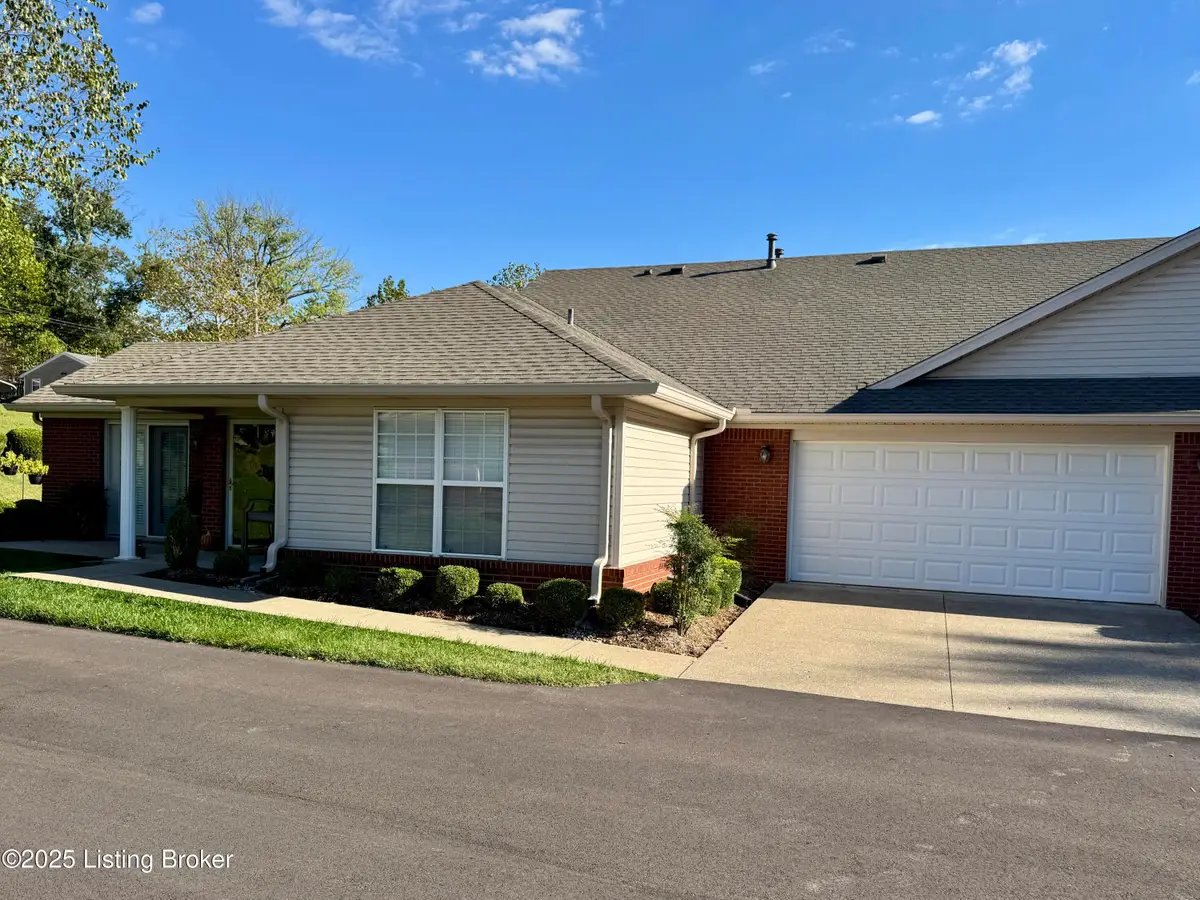 9231 Hawthorne Pointe Dr, Louisville, KY 40272 - Image #1