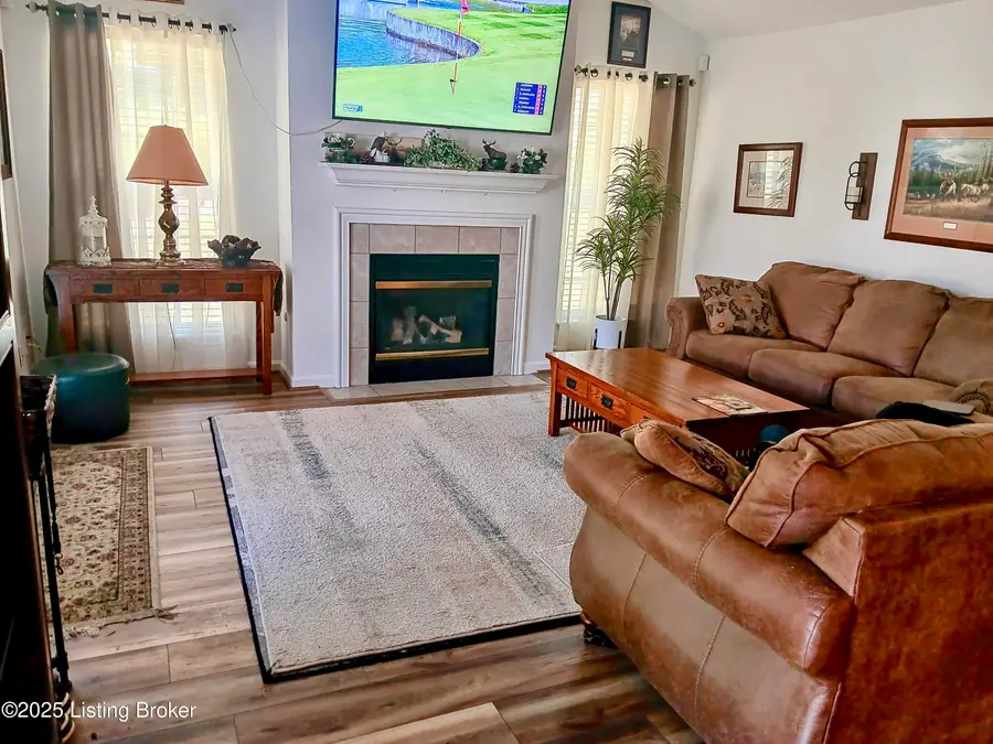 9231 Hawthorne Pointe Dr, Louisville, KY 40272 - Image #3