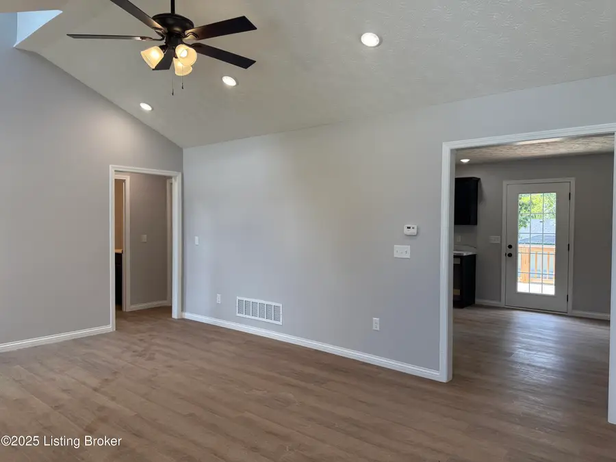 111 Kentucky Ave, Bardstown, KY 40004 - Image #2