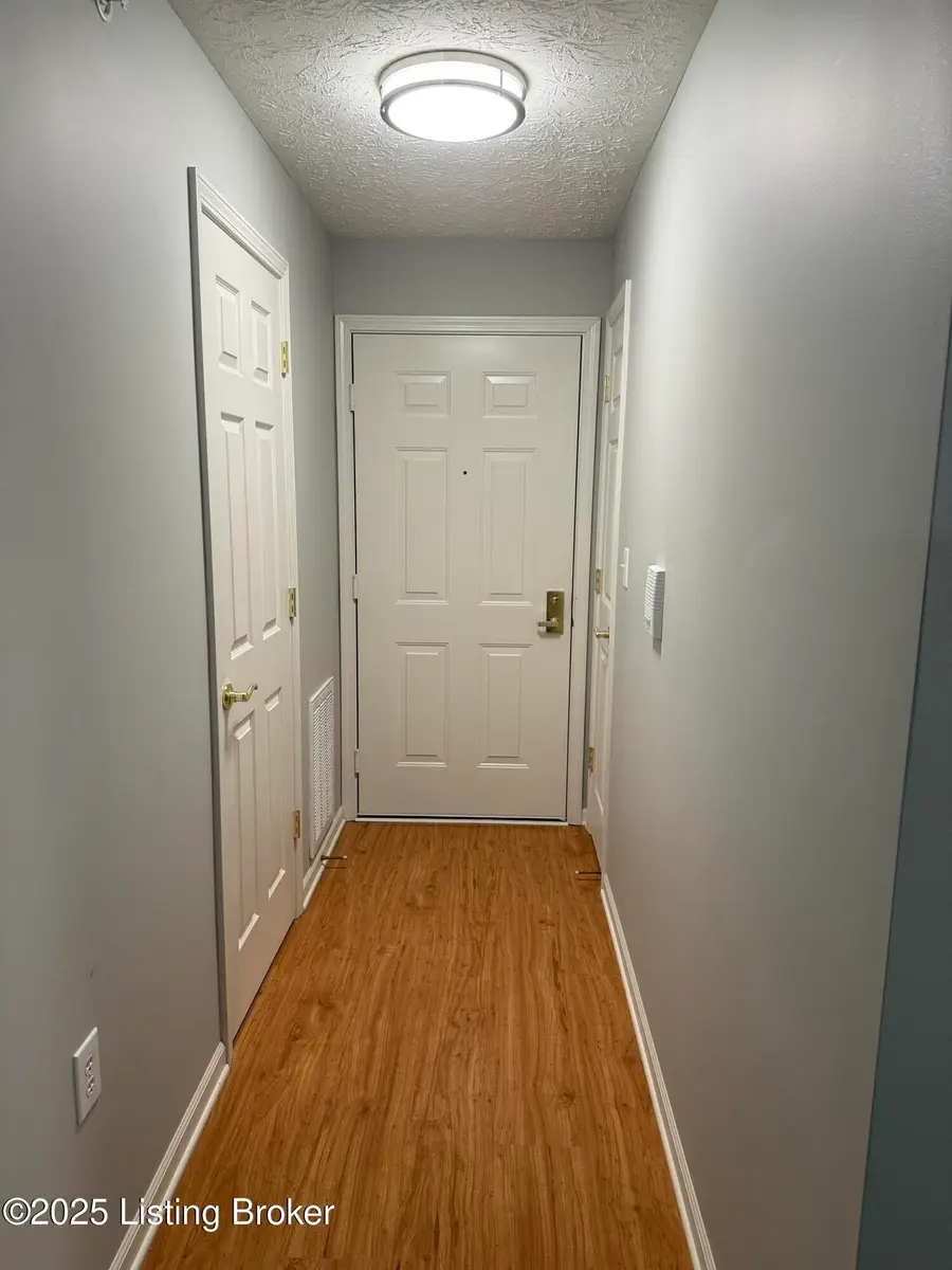 12202 Redspire Dr #304, Louisville, KY 40299 - Image #2