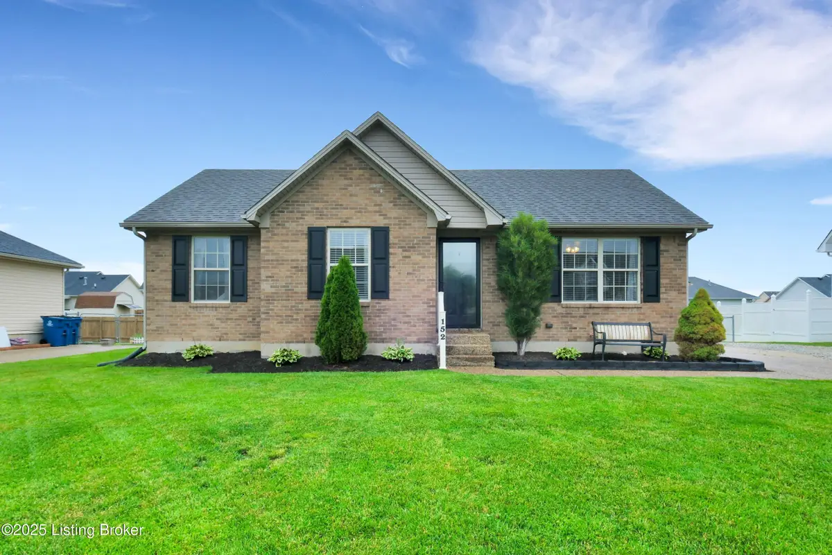 152 White Blossom Dr, Shepherdsville, KY 40165 - Image #1
