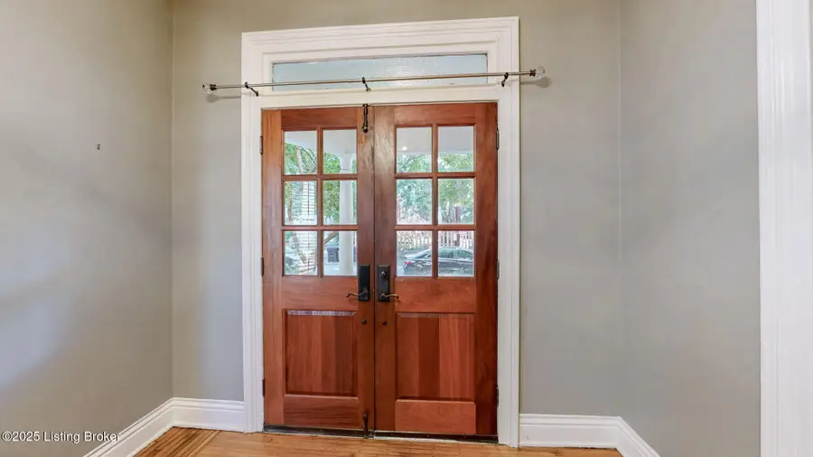 128 Waverly Ct, Louisville, KY 40206 - Image #2