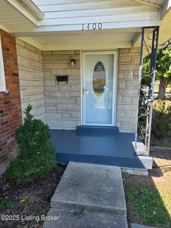 1400 Garvey Dr, Louisville, KY 40216