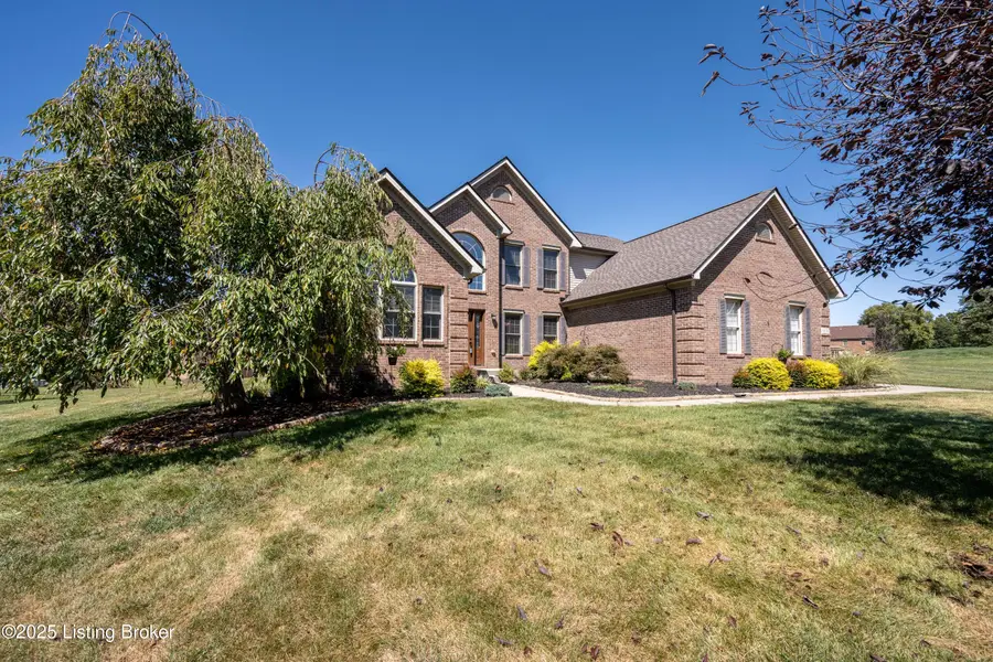 6038 Pebble Creek Dr, Floyds Knobs, IN 47119 - Image #2